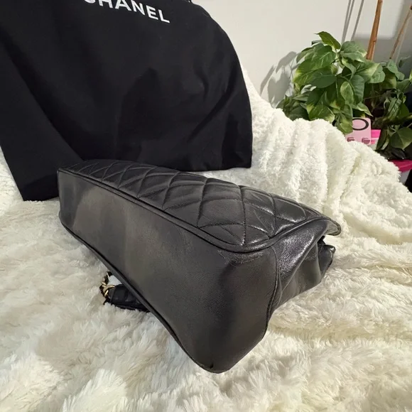 Chanel Black Quilted Leather Shoulder Bag - Picture 7 of 16
